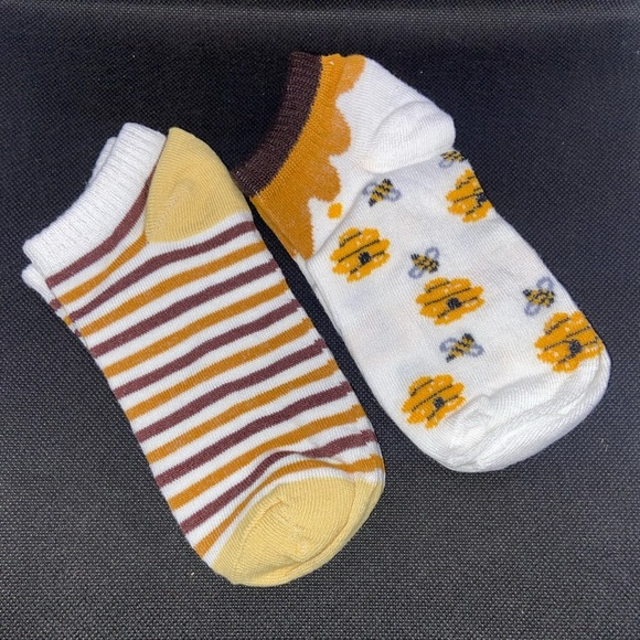 NIP 2 Pack Bee and Stripe Pattern Socks - Picture 4 of 6